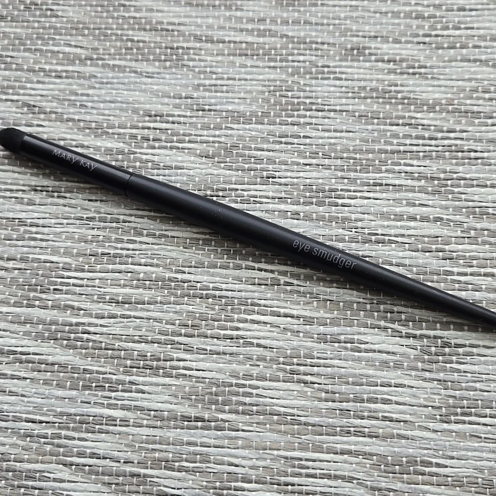 Mary‎ Kay Black Eye Smudger Brush